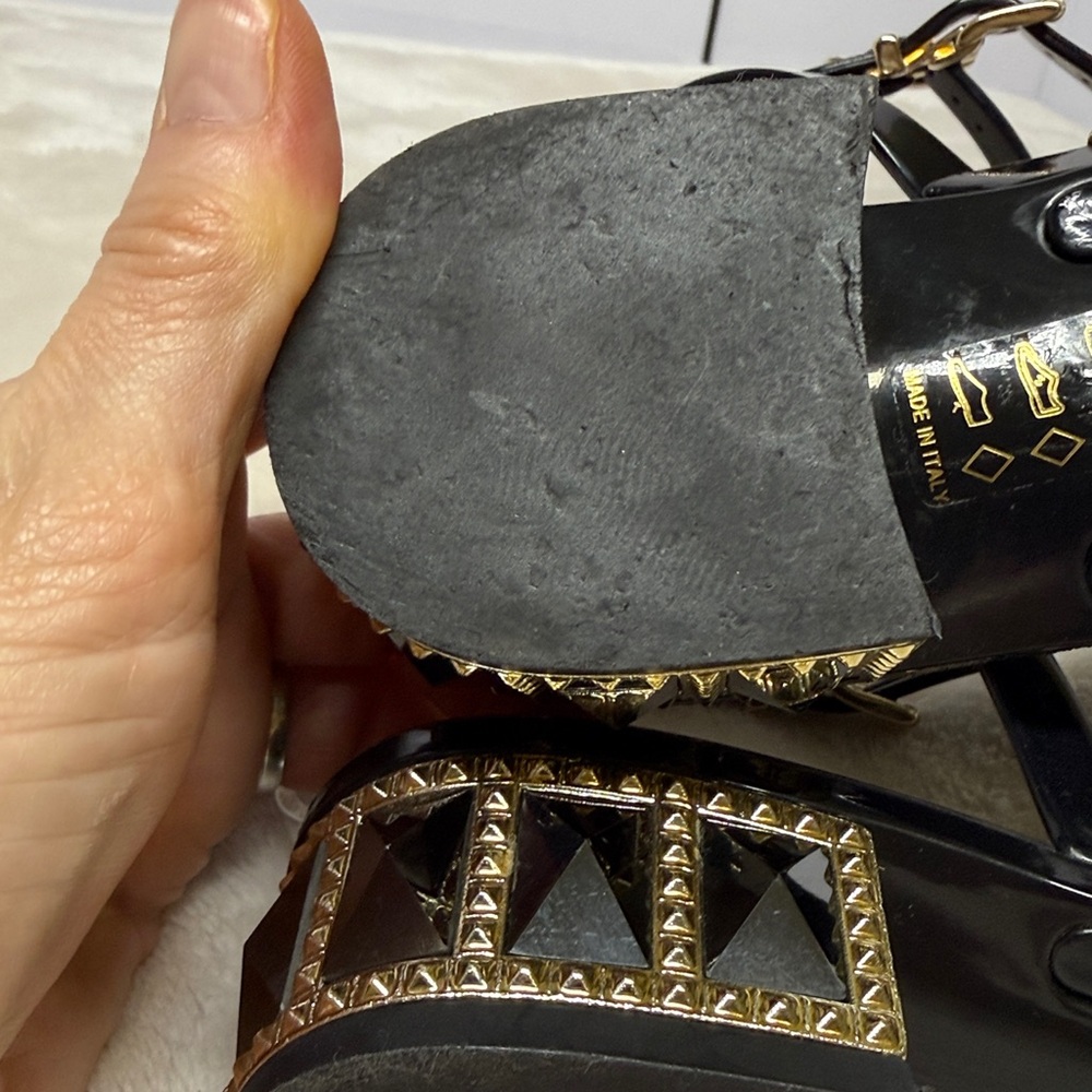⭐️Valentino Rubber Studded Accents Gladiator Sandals size 39/9 - Picture 10 of 15